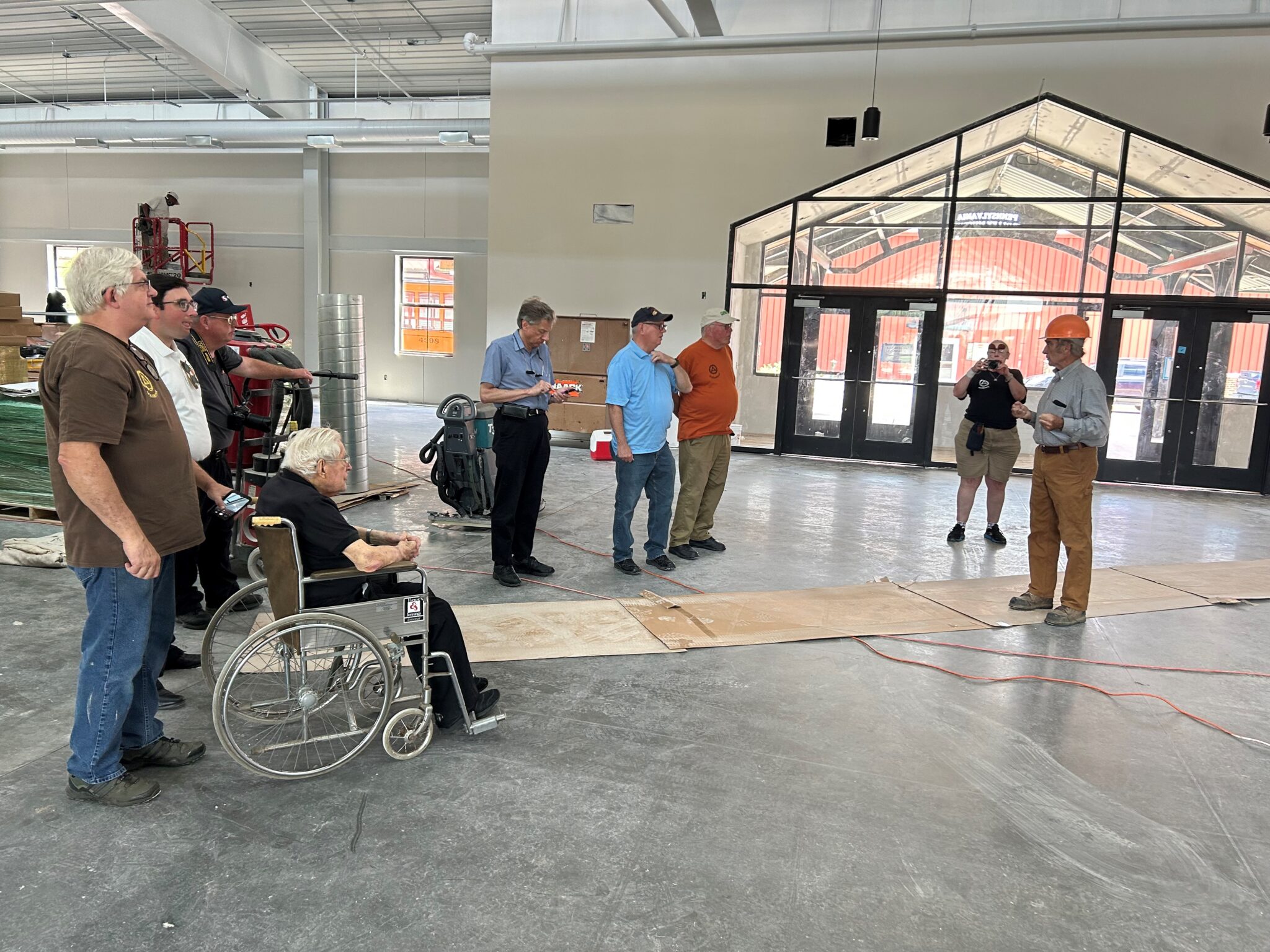 2023-08-17 Larry Lovejoy Leads Members Tour Of Welcome & Education Center. Scott Becker Photo